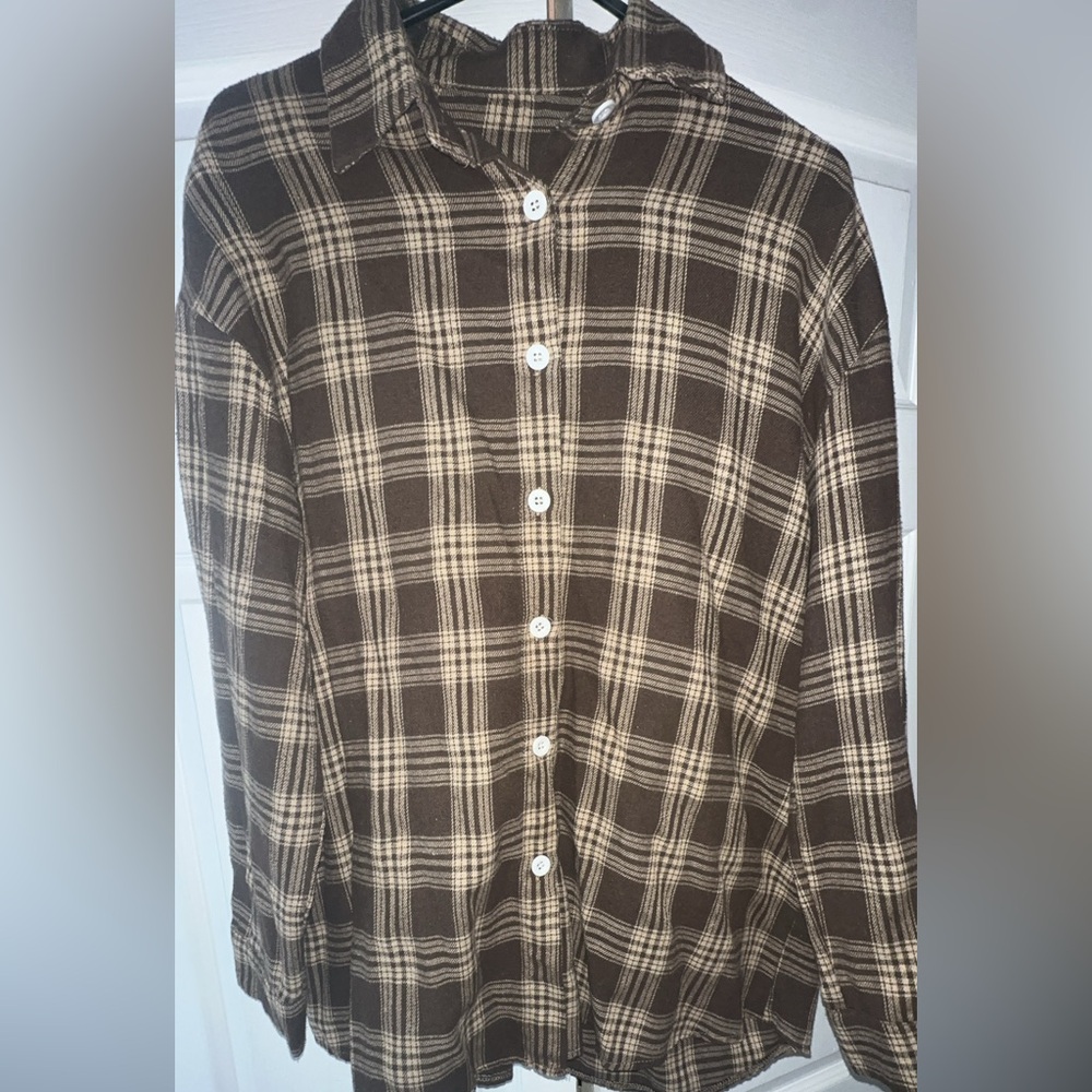 Women’s Medium Plaid Flannel Oversized Button Down